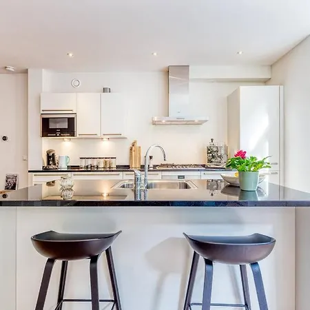 Location 2 Bedroom Groundfloor With Garden *