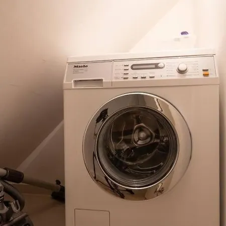 Location 2 Bedroom Groundfloor With Garden * 海牙