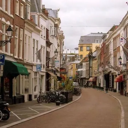 Location 2 Bedroom Groundfloor With Garden * The Hague