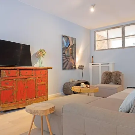 Location 2 Bedroom Groundfloor With Garden *