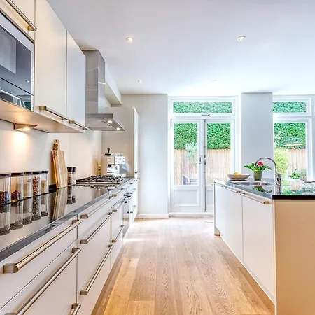 Location 2 Bedroom Groundfloor With Garden Apartment Den Haag