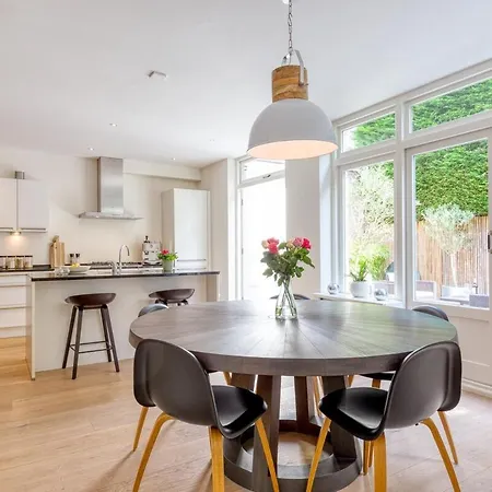 Location 2 Bedroom Groundfloor With Garden Apartment Den Haag