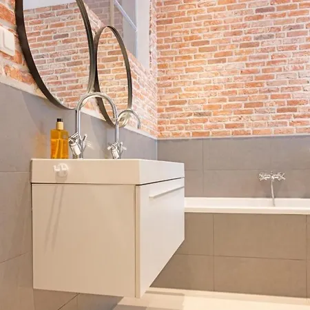 Location 2 Bedroom Groundfloor With Garden * Χάγη