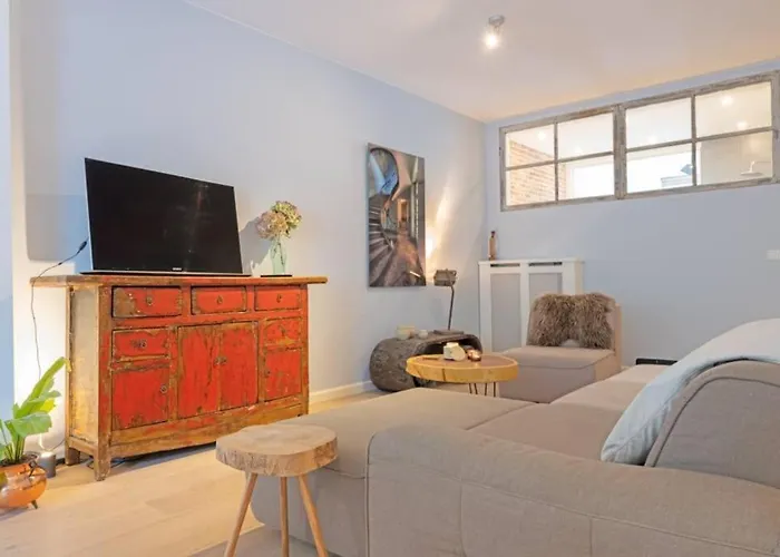 Location 2 Bedroom Groundfloor With Garden *