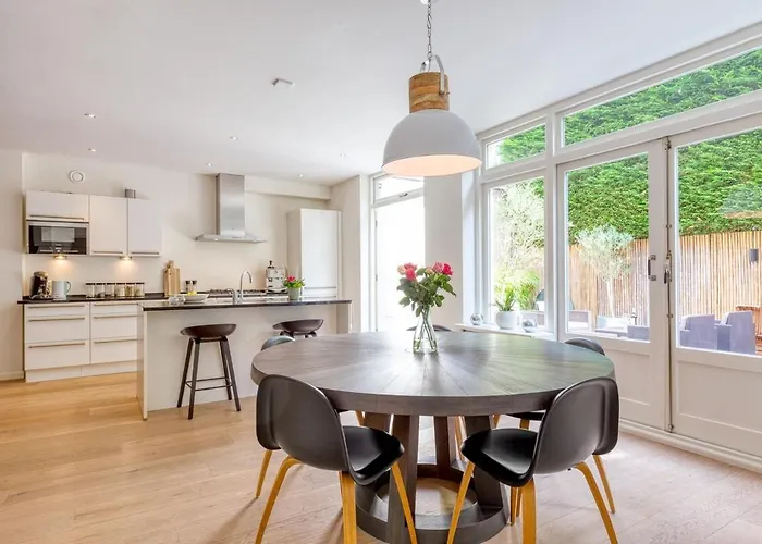 Location 2 Bedroom Groundfloor With Garden Apartment Den Haag