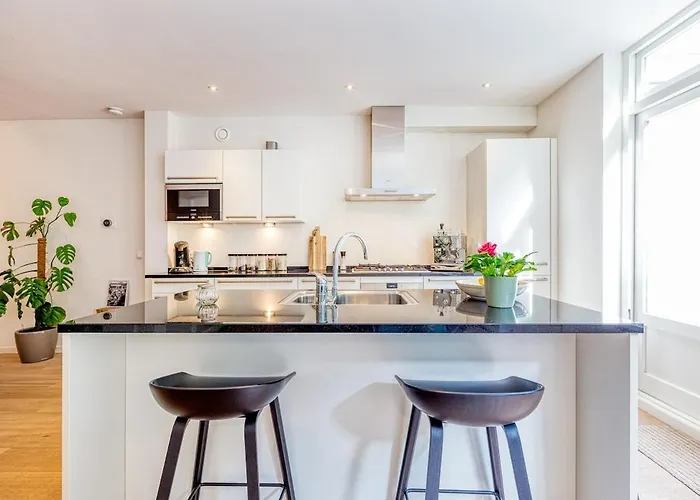 Location 2 Bedroom Groundfloor With Garden * Den Haag