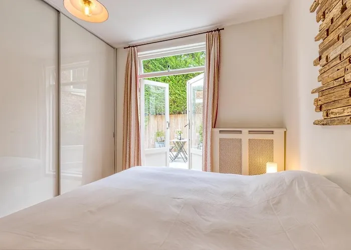 Location 2 Bedroom Groundfloor With Garden Hága