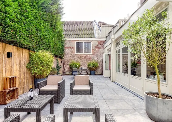 Location 2 Bedroom Groundfloor With Garden Apartamento Haia