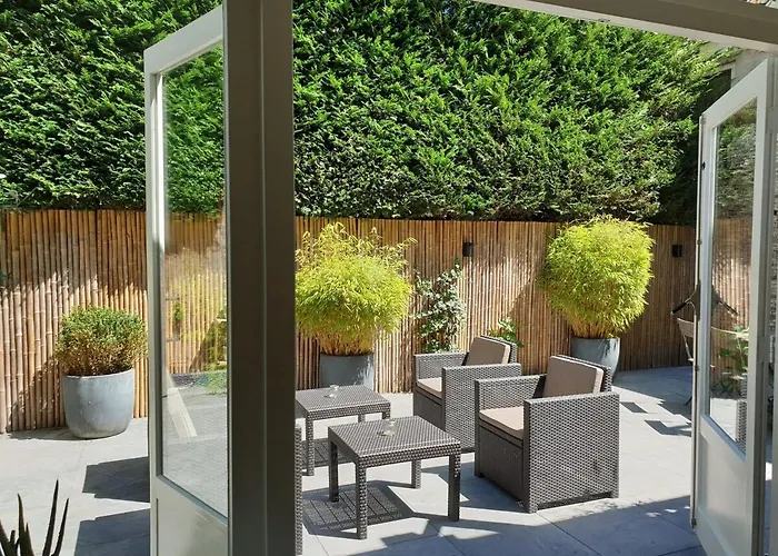 Location 2 Bedroom Groundfloor With Garden Apartment *