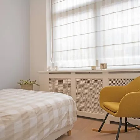 Location 2 Bedroom Groundfloor With Garden Appartement La Haye